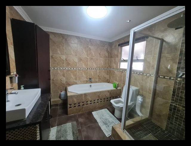 4 BEDROOM HOUSE FOR SALE IN CLAYFIELD